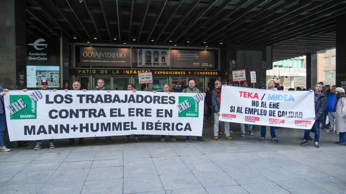 Concentración contra los recortes de empleo en TEKA y en MANN HUMMEL Ibérica. Foto de archivo