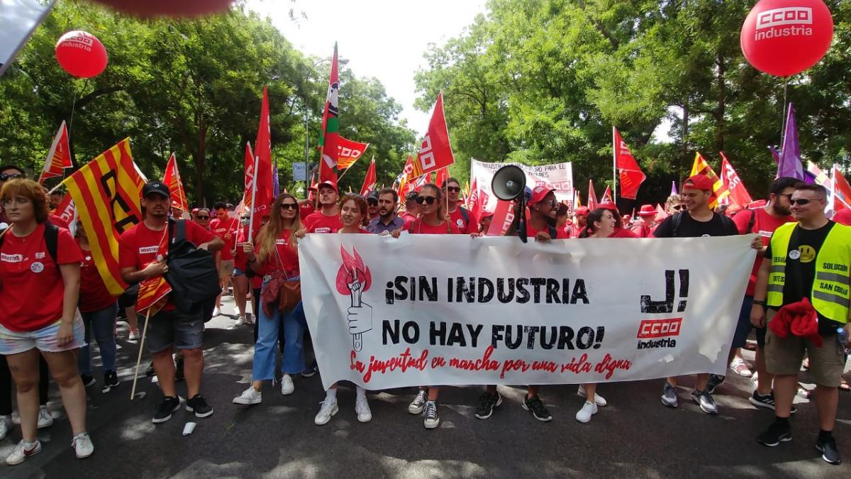 Pancarta con la que los y las jóvenes de CCOO de Industria participaron en la manifestación en defensa de la industria