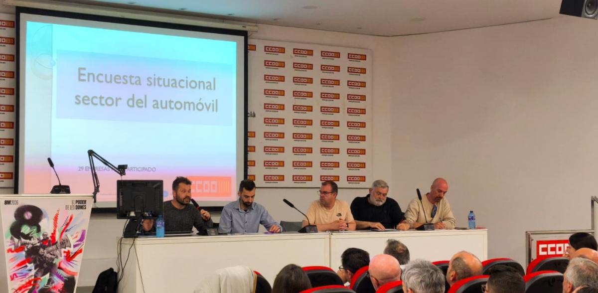 Mesa de la asamblea. La componen, de derecha a Izquierda, Edgar Asins, Juan José Picazo, Mario Fernández, Jose Manuel Martínez y Victor Moralejo.