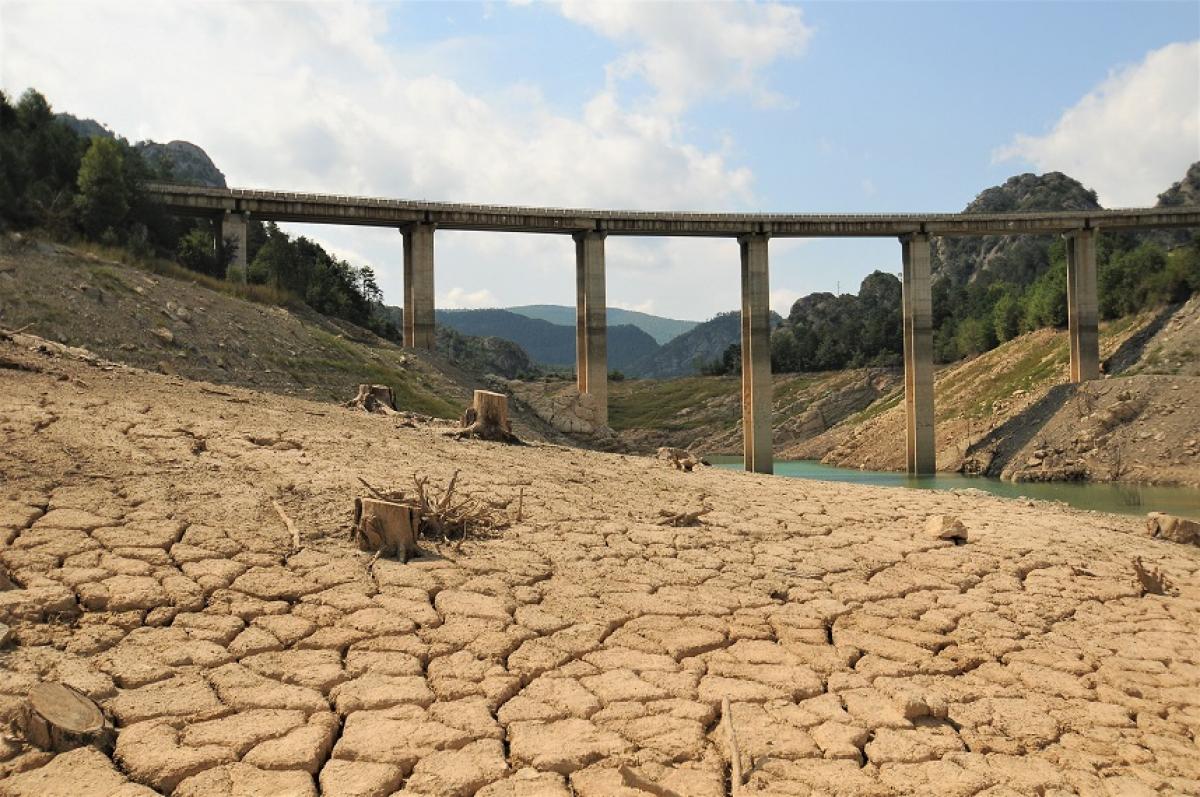 La sequía que afecta a una región agrícola se convierte inmediatamente en un riesgo