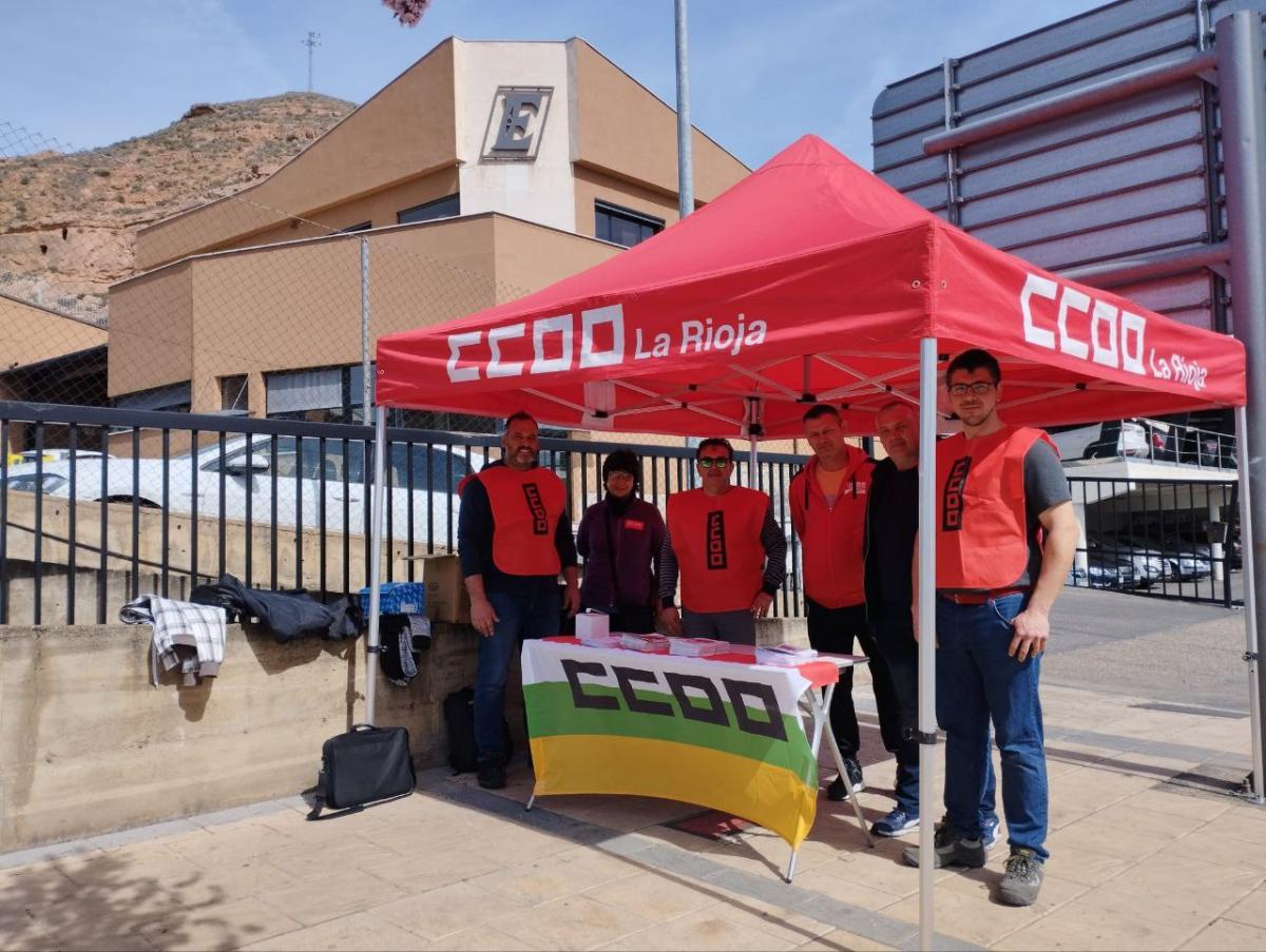 Representantes de CCOO en Elastorsa, durante la campaña electoral.
