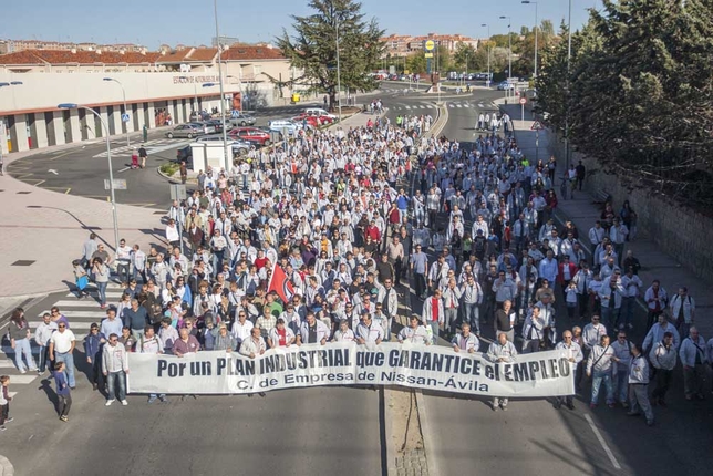 Manifestacin trabajadores Nissan desde la factora a la Delegacin de la Junta / Diario de vila