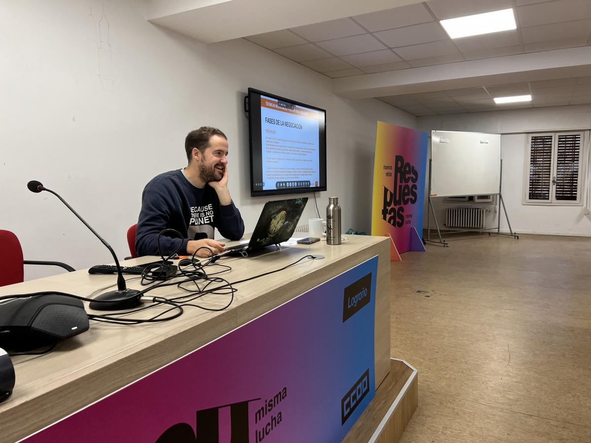 delegadas y delegados en plena formacion