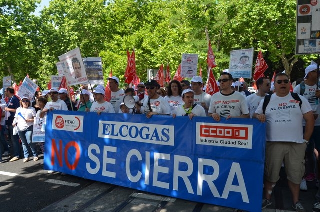 Concentracin de trabajadores y trabajadoras de Elcogas a las puertas del Ministerio de Industria