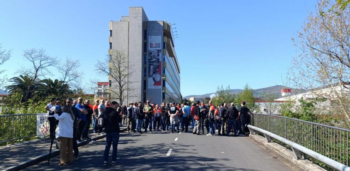 La presin sindical logra que Bridgestone reduzca en 103 despidos del ERE, y se comprometa a asegurar la produccin en las dos plantas espaolas.