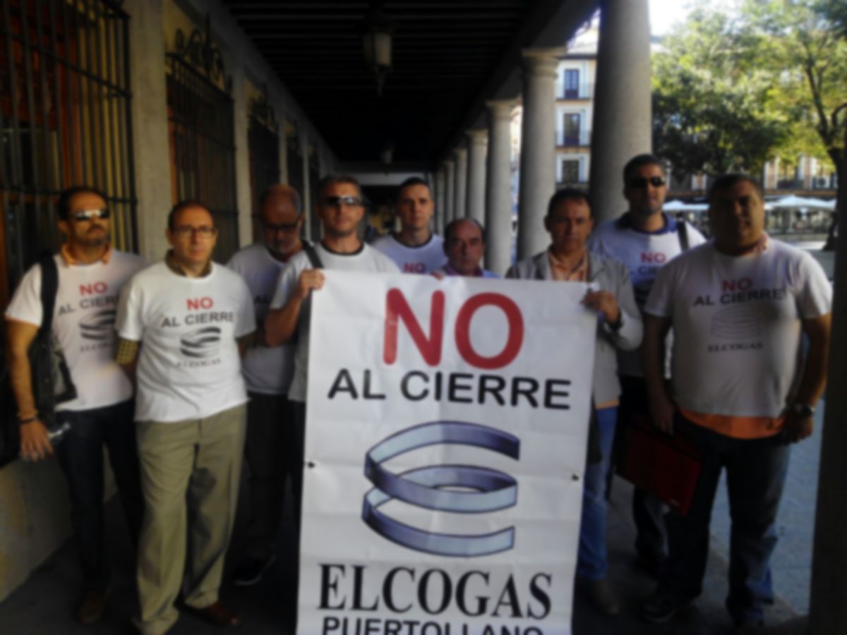 Imagen del Comit a las puertas de la delegacin del gobierno. 