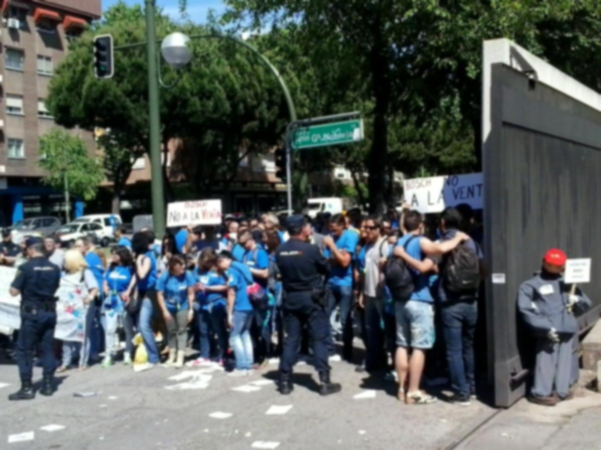 Concentracin a las puertas de Bosch Espaa en Madrid