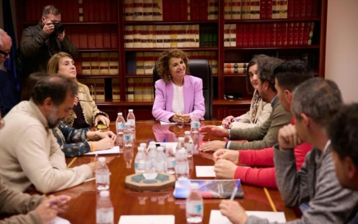 CCOO Industria Cordoba y el Cómite de Hitachi Energy con la Vicepresidenta María Jesús Montero.