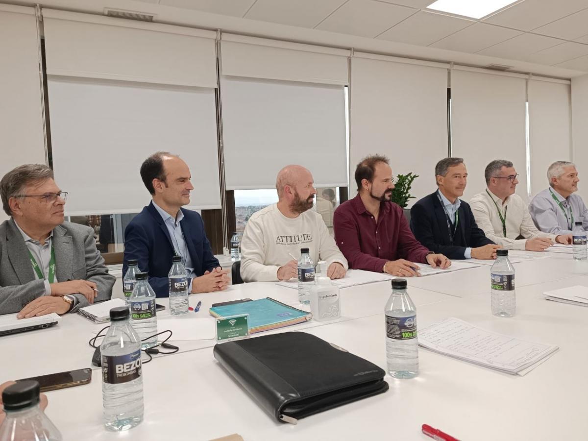 Antonio Prez (Direccin Industrial), David Herrero (Director Industrial), Ral Camacho (CSIF), Manuel Alejandro Gonzlez (CCOO), Javier Goi (Presidente), Julin Gonzlez (UGT), Jose Gins (Director RRHH)