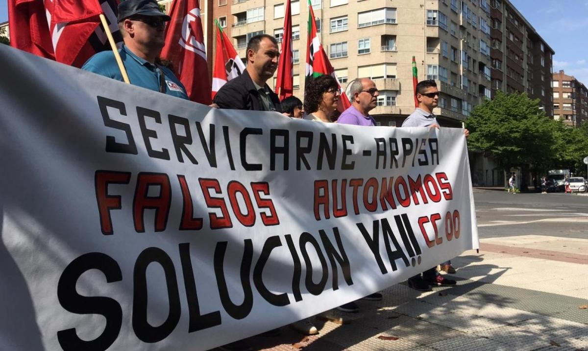 Concentracin frente a los juzgados de Vitoria para exigir el fin del fraude en Arpisa