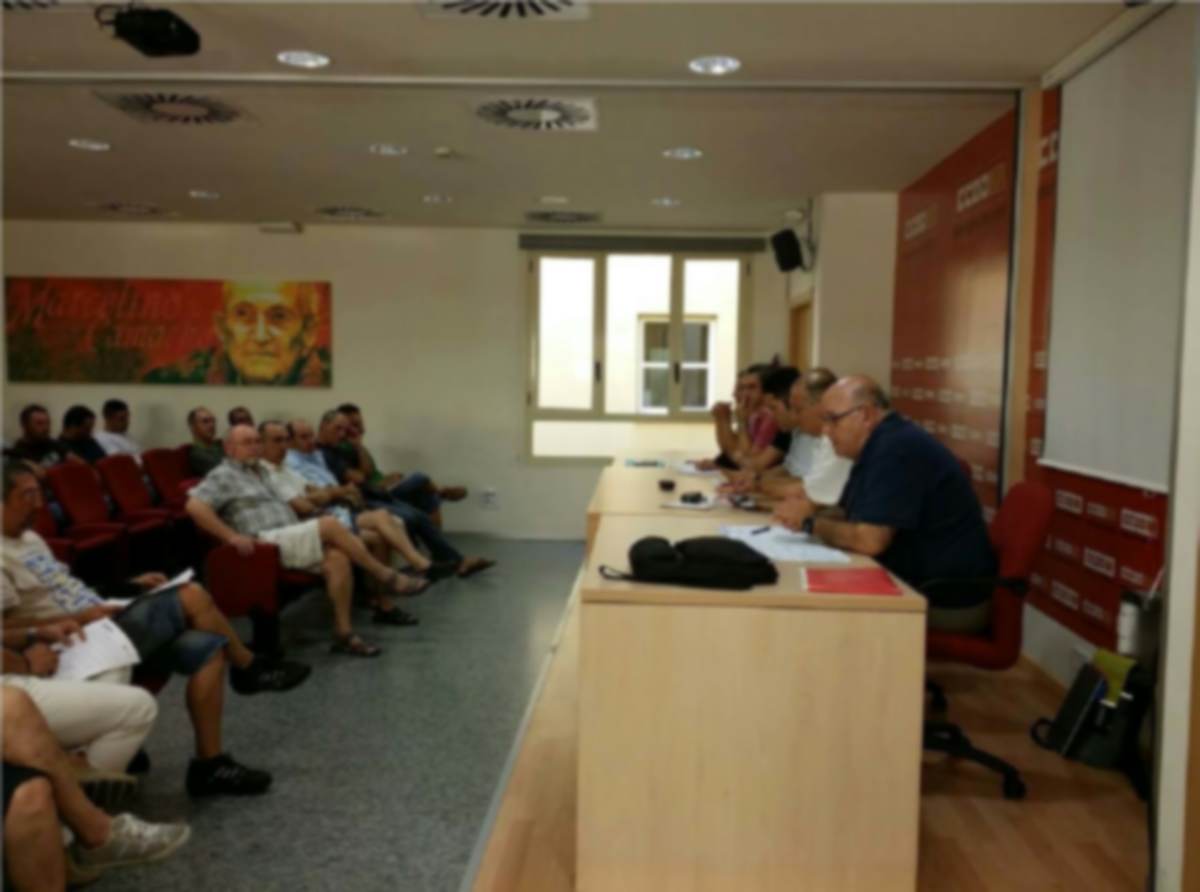 Asamblea conjunta de CCOO de Indstria del PV y MCA/UGT celebrada en los locales de Castelln