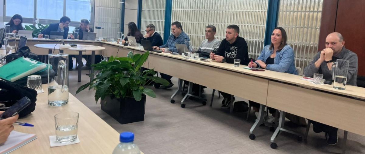 A la derecha, representantes de CCOO en la negociación