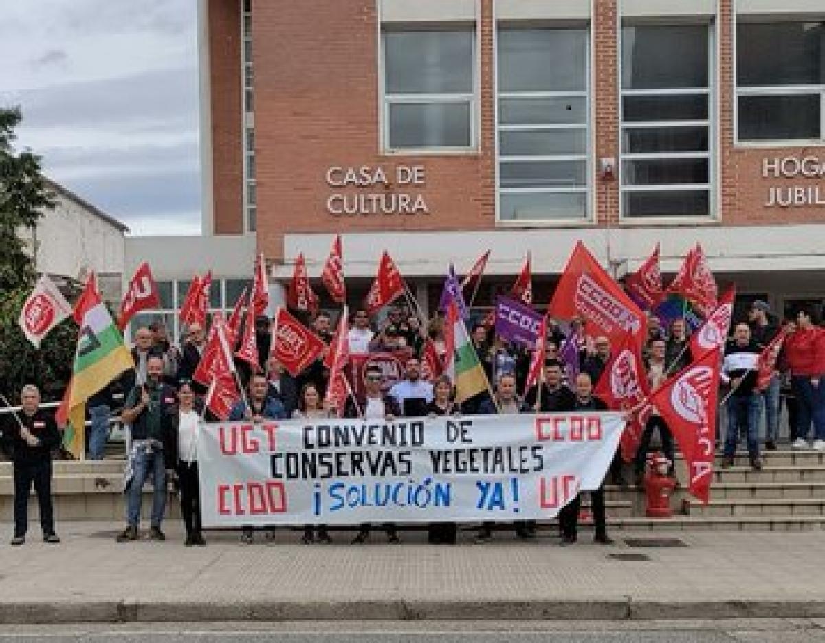 Copncentración durante las asambleas realizadas en Navarra y La Rioja por la negociación de convenio.