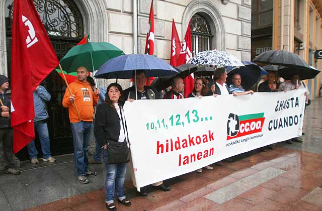 La concentracin se ha celebrado en la plaza de Santurtzi.