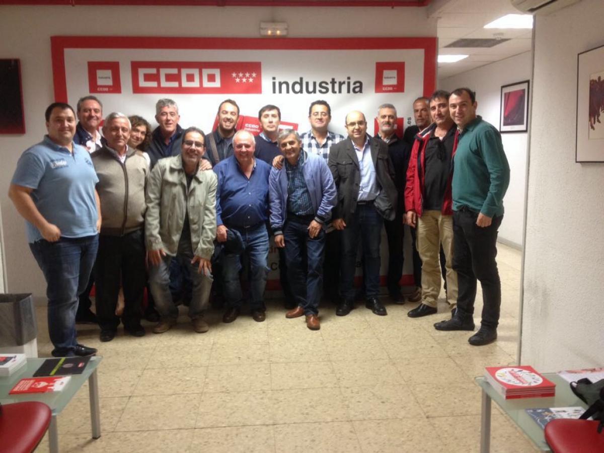 Delegados y delegadas que participaron en la conferencia acompaados de compaeros de CCOO de Industria