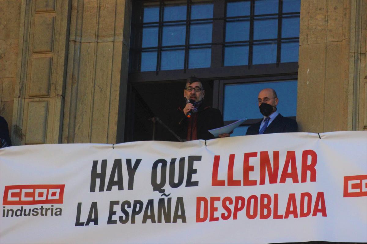 Gonzalo Andrés Díez, Secretario General de CCOO de Industria de Castilla y León, leyendo el manifiesto