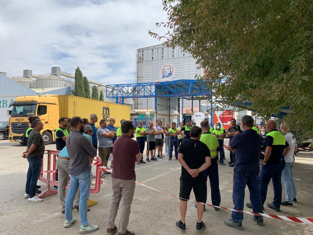 Asamblea en uno de los centros de trabajo del sector