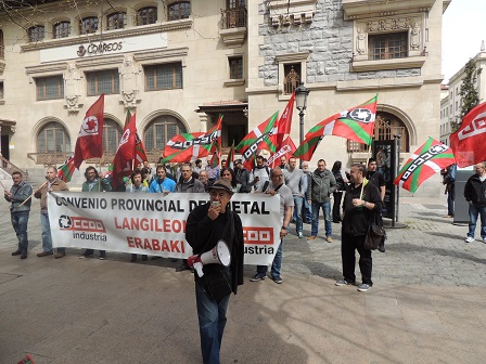 Concentracin frente al SEA en defensa del Convenio del Metal de Araba