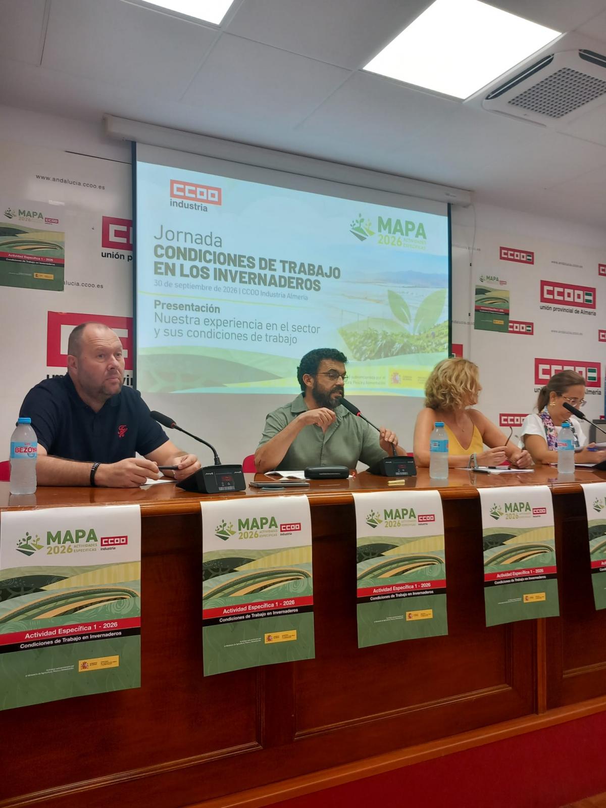 Secretario General CCOO de Industria Almería Máximo Arévalo, Responsable CCOO Estatal del Campo Vicente jiménez, jefa Inspección provincial de Trabajo y Seguridad Social María del Mar Pérez..