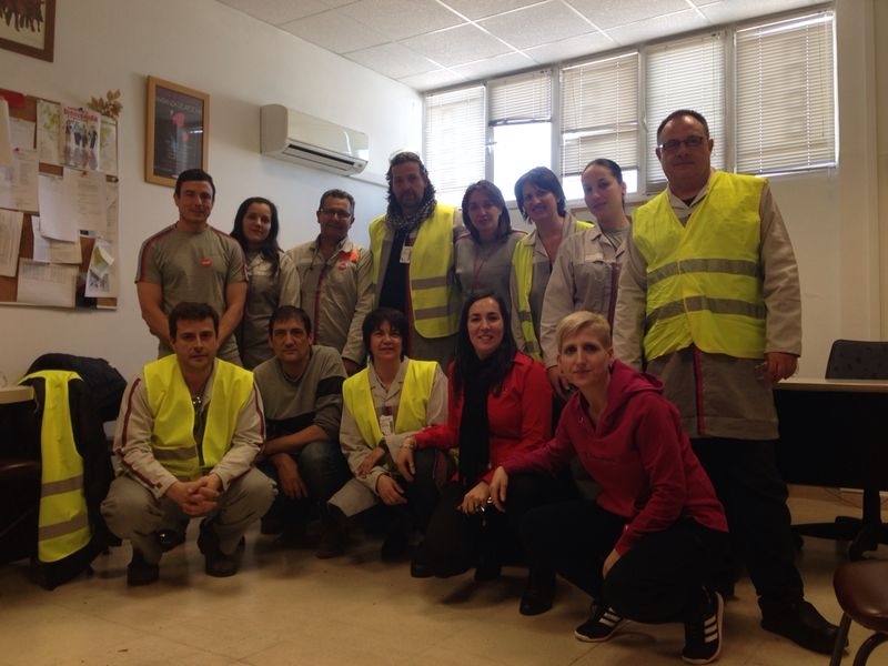 La delegacin de CCOO de Industria junto a los compaeros y compaeras de la seccin sindical 