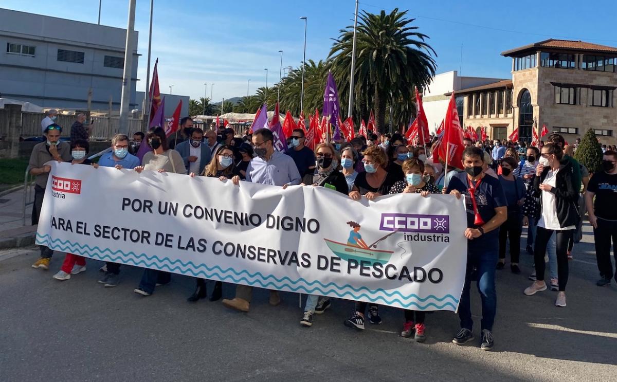 Reciente movilización de las trabajadoras del sector por las calles de Santoña