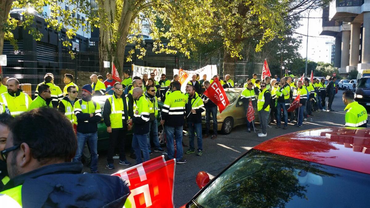 Concentracin a las puertas de Alstom en Madrid