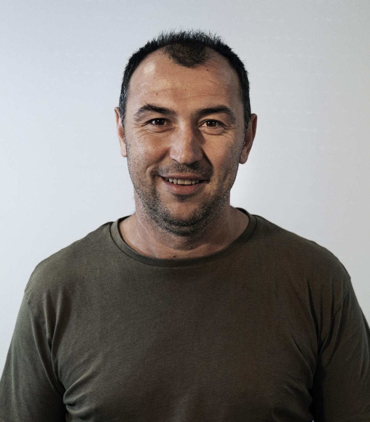 VICENTE CANET JUAN, responsable de Industria Alimentaria. Trabajador de Dulcesa desde el ao 1991, es diplomado en Trabajo Social por la UNED y tcnico superior en Prevencin de Riesgos Laborales. En 2002 fue elegido presidente del comit de empresa y secretario general de la seccin sindical de CCOO. En 2004 se incorpor a la comisin ejecutiva de FEAGRA de CCOO en el Pas Valenci. Tiempo despus, pas a la federacin estatal, donde fue secretario de Accin Sindical entre los aos 2009 y 2017. Al fusionarse con CCOO de Industria, pas a ser responsable de la industria alimentaria, cargo que vuelve a recuperar tras encargarse de la negociacin colectiva en el anterior mandato. Naci en Villalonga (Valencia) el 12 de febrero de 1975.