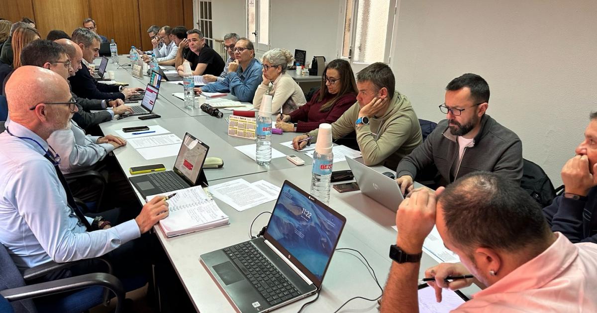 Patronal y sindicatos durante la negociacin del Convenio del Vidrio y la Cermica