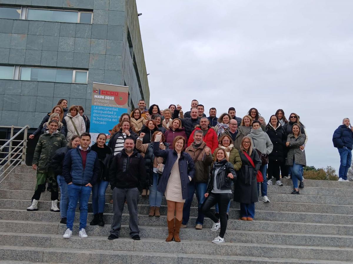 Foto tras la asamblea de delegados y delegadas del sector en Vilagarcía