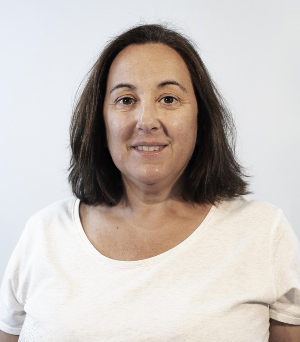 MNICA GMEZ, responsable de Comits de Empresa Europeos. Naci en Barakaldo (Bilbao) en 1975 y es licenciada en Econmicas y Empresariales, con un mster en Innovacin e Investigacin Educativa. Su primer contacto con el sindicato fue en el ao 2011, cuando se afili a CCOO. Junto a sus compaeras y compaeros consigui constituir el comit de empresa de ISDIN, empresa farmacutica en la que trabaja y donde es delegada. Ha sido secretaria de Organizacin y responsable de Igualdad de su seccin sindical. Muy pronto empez a colaborar con CCOO dIndstria de Catalunya llevando el sector farmacutico. Despus, se incorpor al equipo de Internacional y de Comits de Empresa Europeos, pasando a ser su responsable en 2022. Desde 2023 representa a CCOO de Industria en el Comit de Poltica de Empresa de industriAll Europe y es miembro de la red de formacin de ETUI, instituto sindical europeo de la Confederacin Sindical Europea (CES).