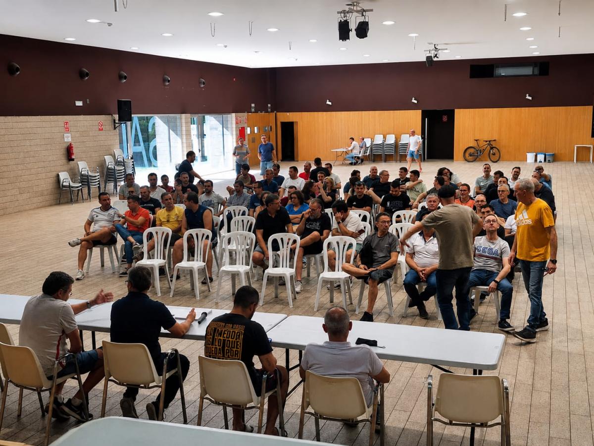 Asamblea de trabajadores de Crisnova.