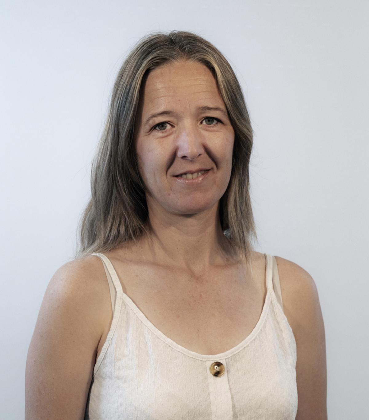 RAQUEL DE LA HIJA MONTERO, responsable de Petroqumica. Tras hacer un grado superior en administracin y finanzas, se incorpor a la plantilla de Repsol, donde ha trabajado en distintos puestos. Se gradu en Administracin y Direccin de Empresas (ADE) y estudi un mster en comunicacin poltica e institucional. Con 35 aos ocup la secretara general de su seccin sindical y, dos aos ms tarde, pas a la comisin ejecutiva de la seccin sindical interempresas de CCOO en el Grupo Repsol, a la que sigue vinculada y donde se encarga de Organizacin. En 2021 lleg a CCOO de Industria como responsable de Combustibles, un cargo que compagin con el de su seccin sindical. Naci en Madrid el 26 de diciembre de 1981.
