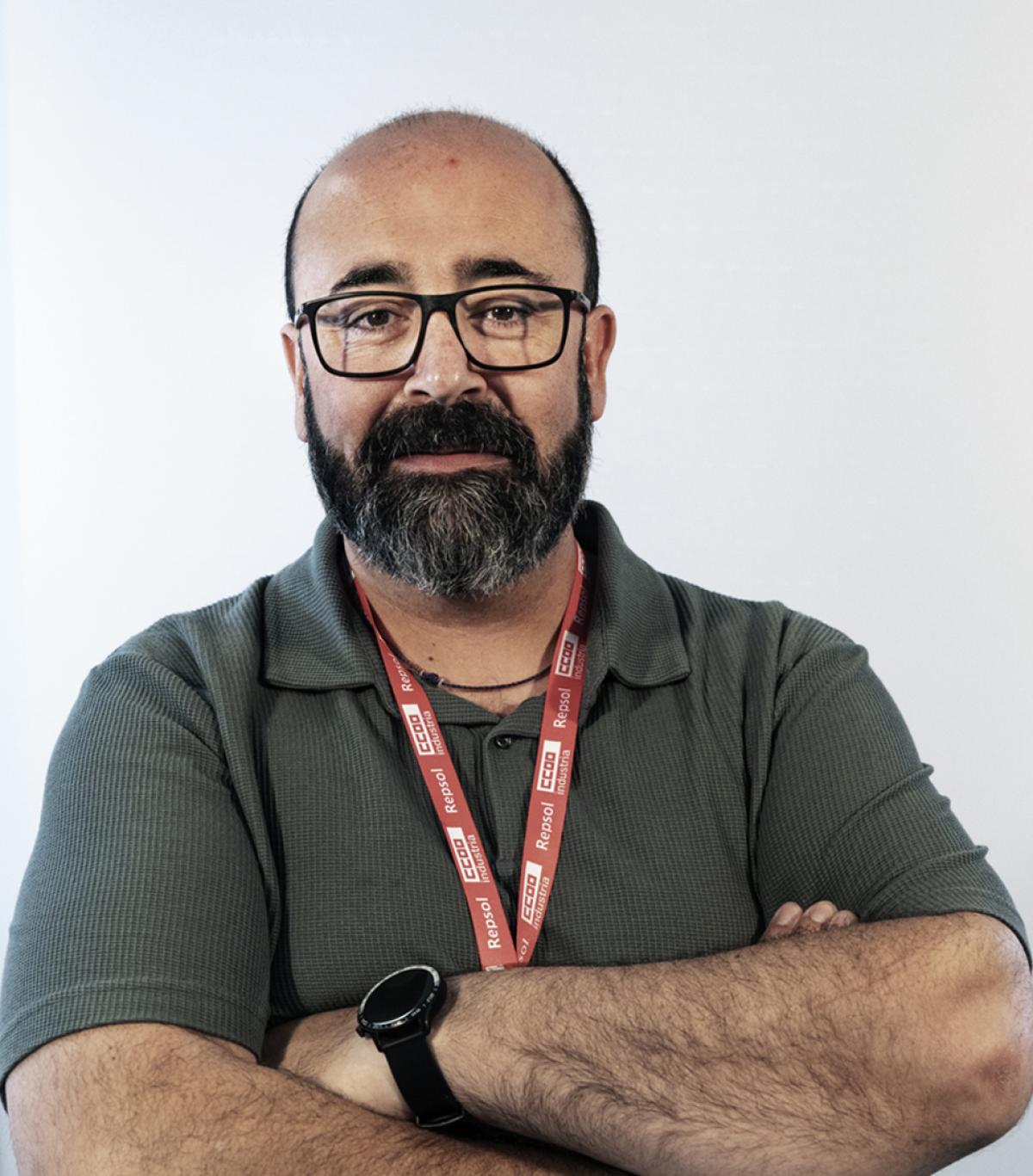 SATU LAGAR, responsable de Organizacin y de Recursos Humanos. Aunque es tcnico de explotaciones agrarias, toda su vida laboral la ha desarrollado en el sector del metal. Tras finalizar sus estudios en un centro de formacin profesional de Don Benito, empez a trabajar en una empresa de mantenimiento industrial. Se incorpor a Siderrgica Balboa en el ao 1999 como operario de laminacin. Poco despus, se afili a CCOO. Tras presentarse a las elecciones sindicales, le nombran secretario del comit de empresa. Es en el ao 2006 cuando le reclaman en la Federacin Minerometalrgica de CCOO de Extremadura para hacerse cargo de la formacin. Durante esa etapa, tambin fue concejal de obras en el ayuntamiento de su localidad. Aos despus, se encarga de la Secretara de Organizacin de la federacin extremea de industria. Los ltimos doce aos ha sido su secretario general. Naci en La Parra (Badajoz) el 25 de julio de 1976.