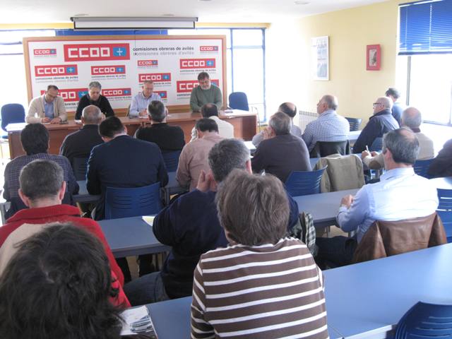 Delegados de auxiliares del metal en la sede de CCOO en Avils.