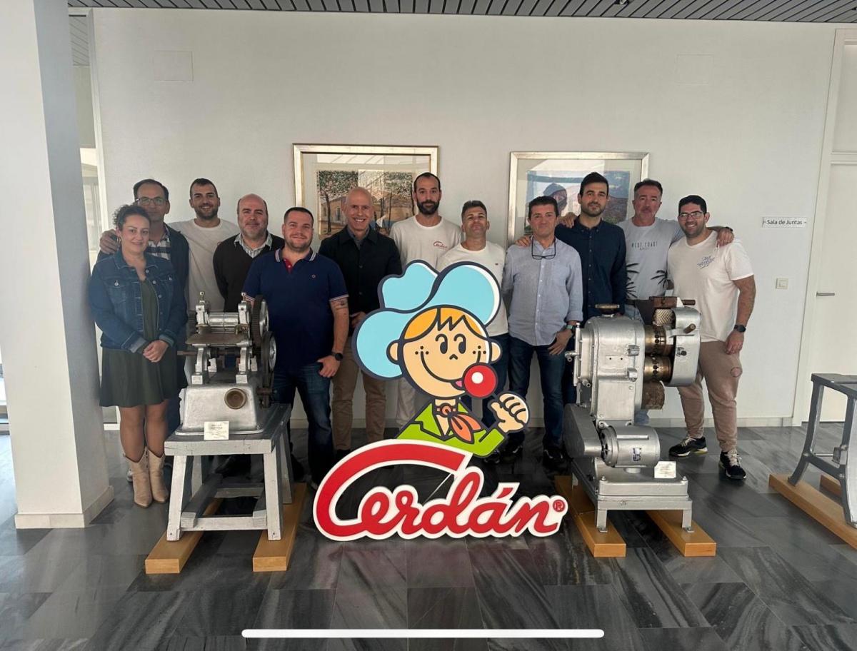 Foto de la firma del Convenio de Empresa de Caramelos Cerdán con la totalidad de los delegados de CCOO