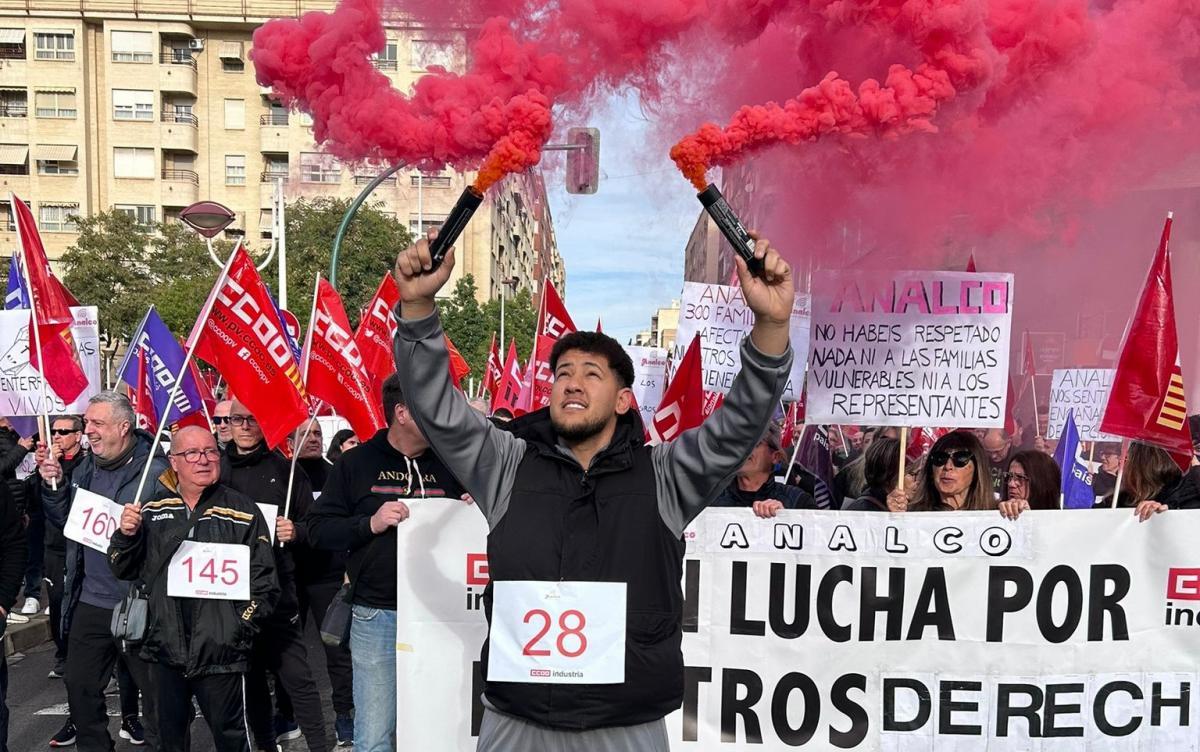 Manifestación ante los despidos colectivos de varias empresas de Elche.