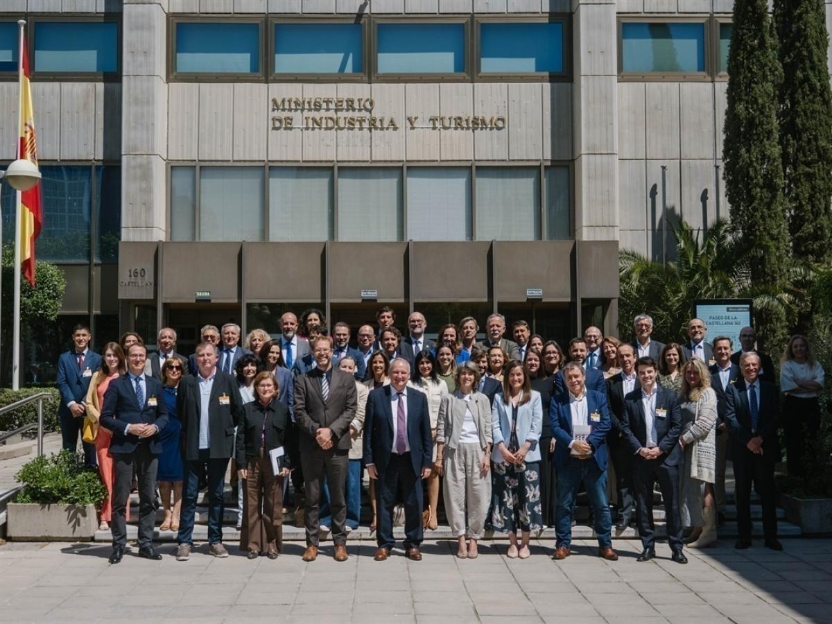 Foto de grupo del Foro de Alto Nivel de la Industria Española