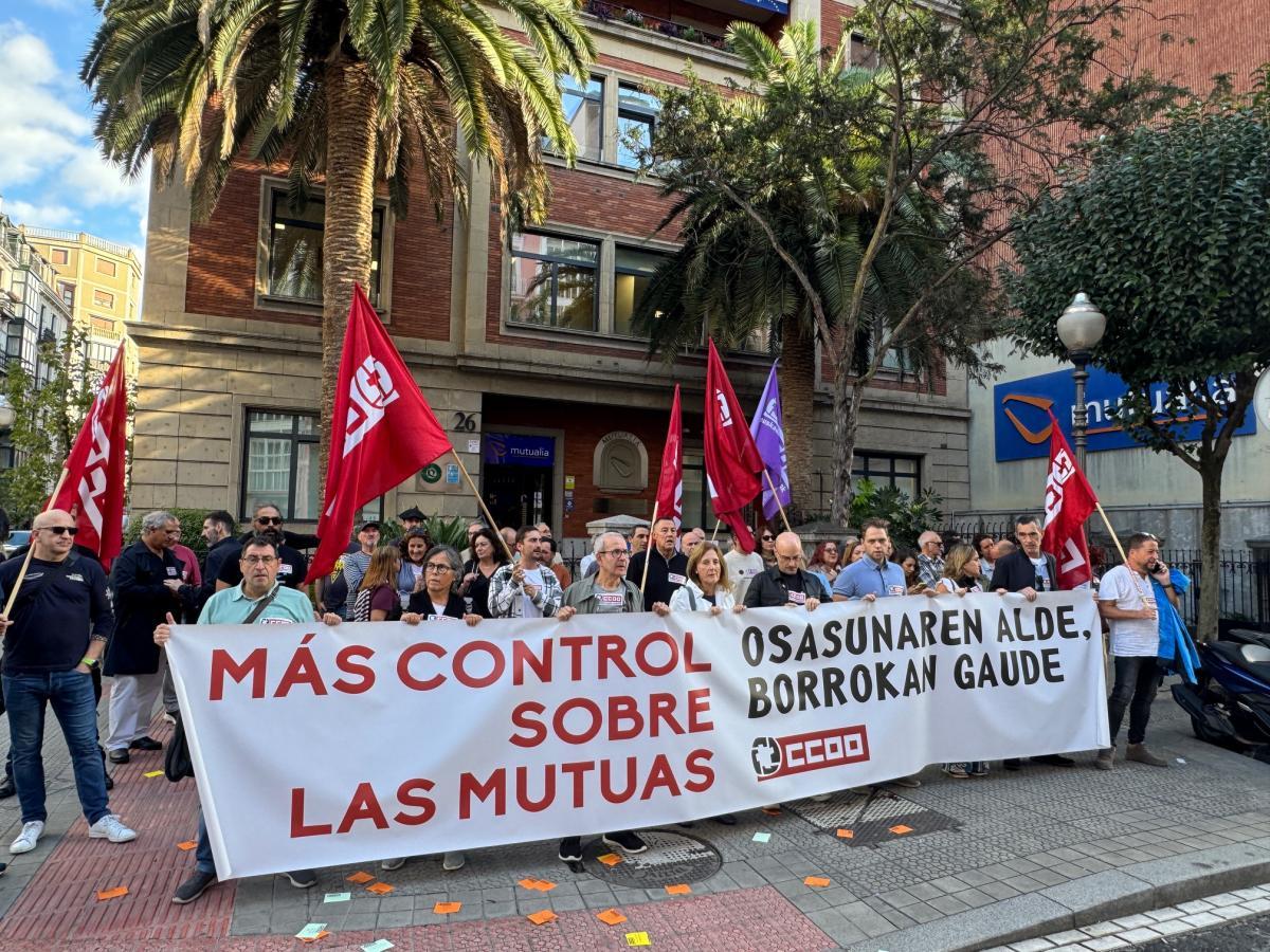 Concentración CCOO en Mutualia