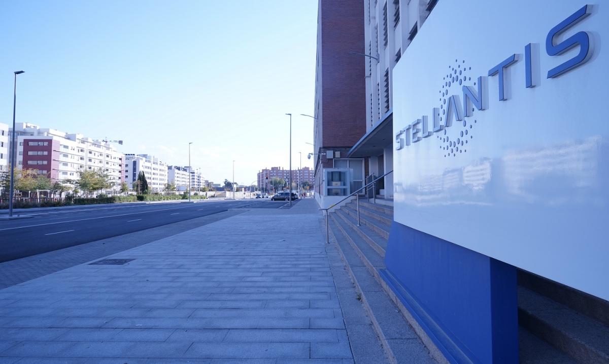 Exterior de la planta de Stellantis en Villaverde (Madrid)