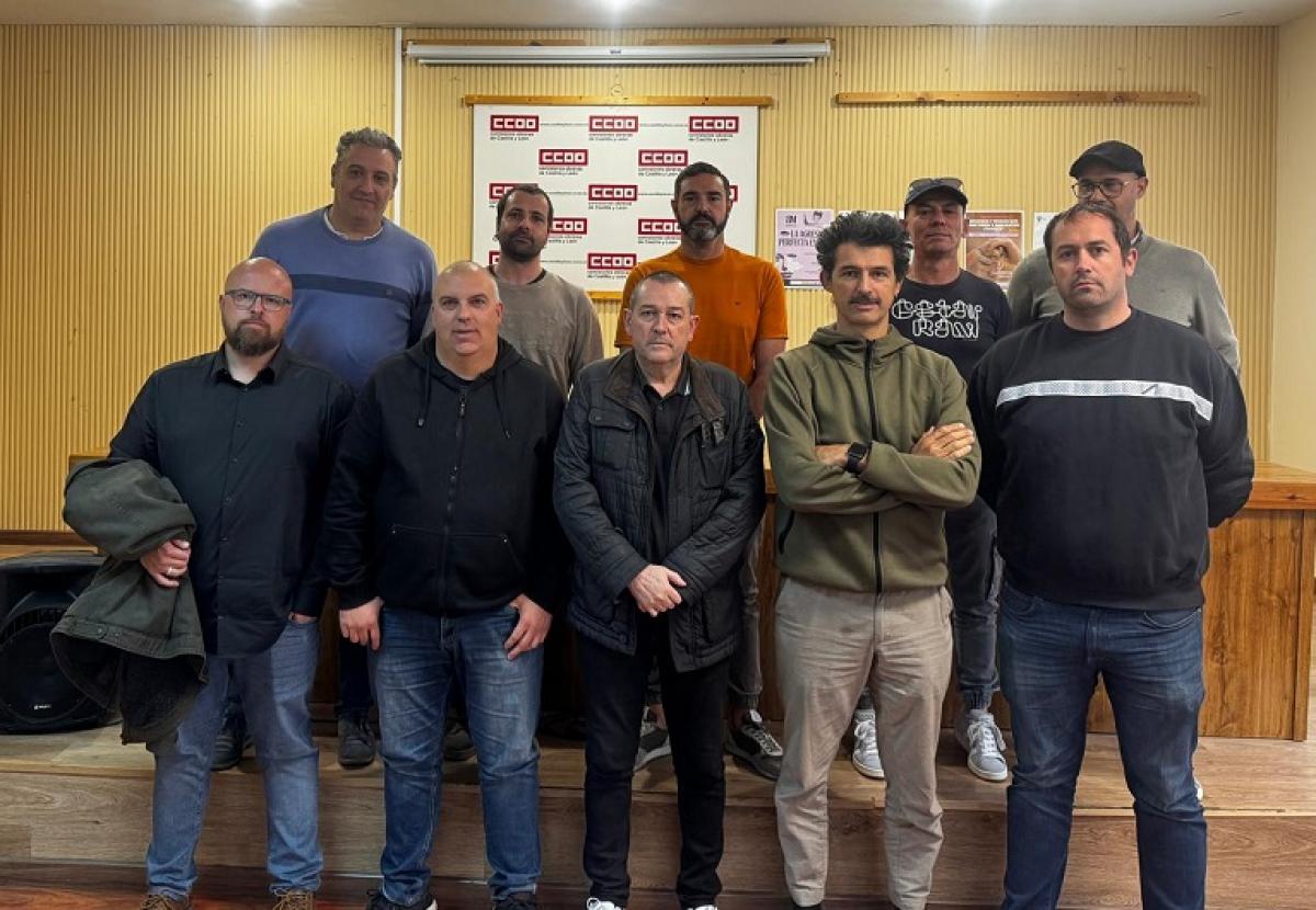 Foto de grupo de quienes participaron en la reunión de TK Elevator