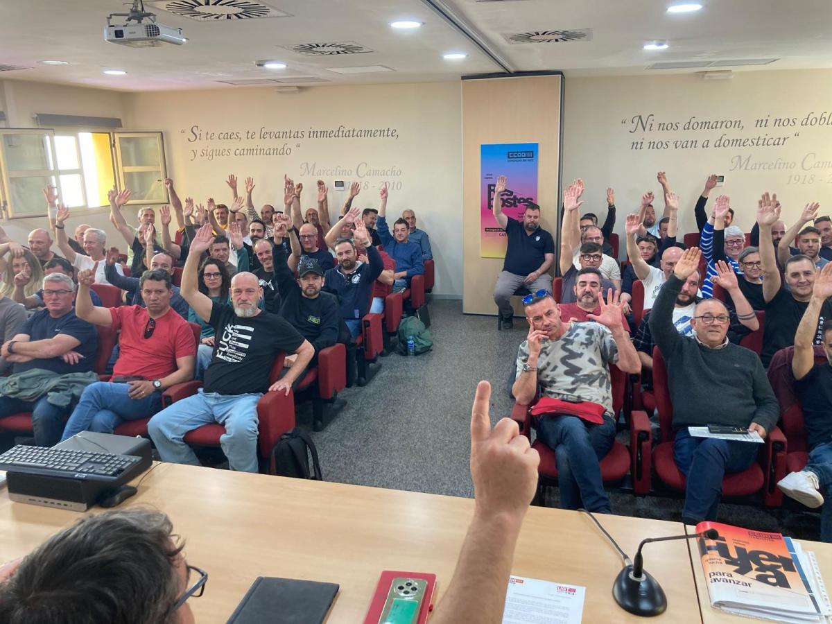 Momento de la votación asamblea delegados/as siderometalúrgica de Castellón