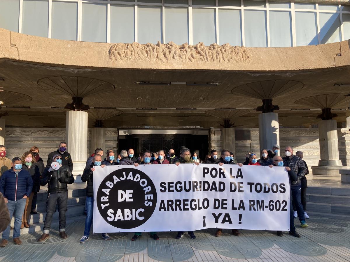 Protesta de los trabajadores de SABIC CARTAGENA en la Asamblea Regional 18/01/2022