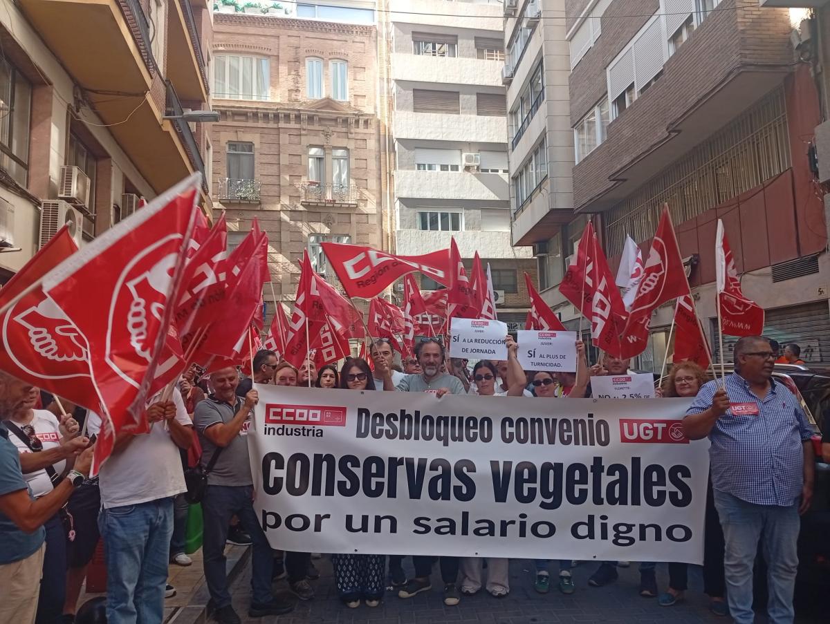 Concentración en Murcia por un convenio decente