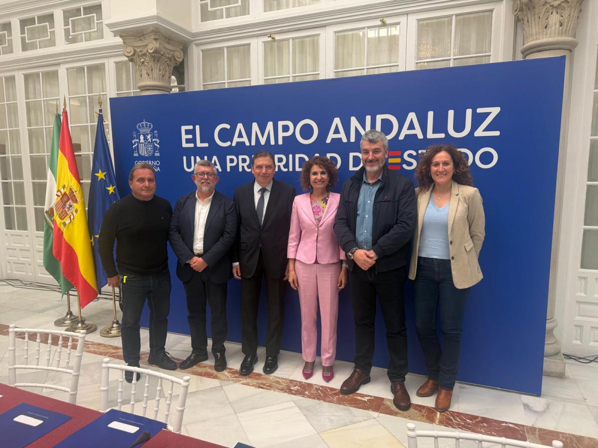 Encuentro del Campo Andaluz con Vicepresidenta María Jesús Montero y Ministro de Agricultura Luis Planas , Secretaria General CCOO de Andalucía Nuria López  y  Secretario General Industria CCOO de Andalucía José Hurtado Quirós.