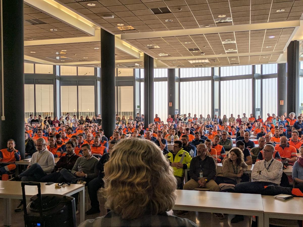 Asamblea de trabajadores y trabajadoras para infomar de las concentraciones.