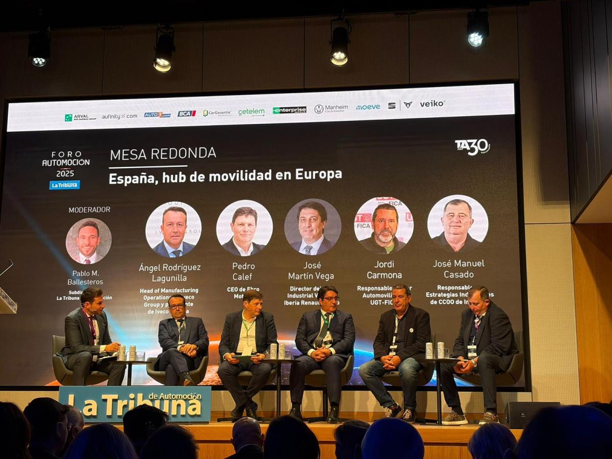 A la derecha, José Manuel Casado, de CCOO de Industria