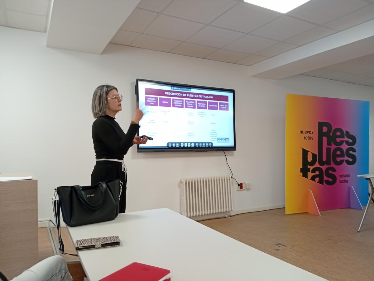 Taller de valoración de puestos de trabajo y registro retributivo en la sede de CCOO de La Rioja, impartido por Carmen Garrido.