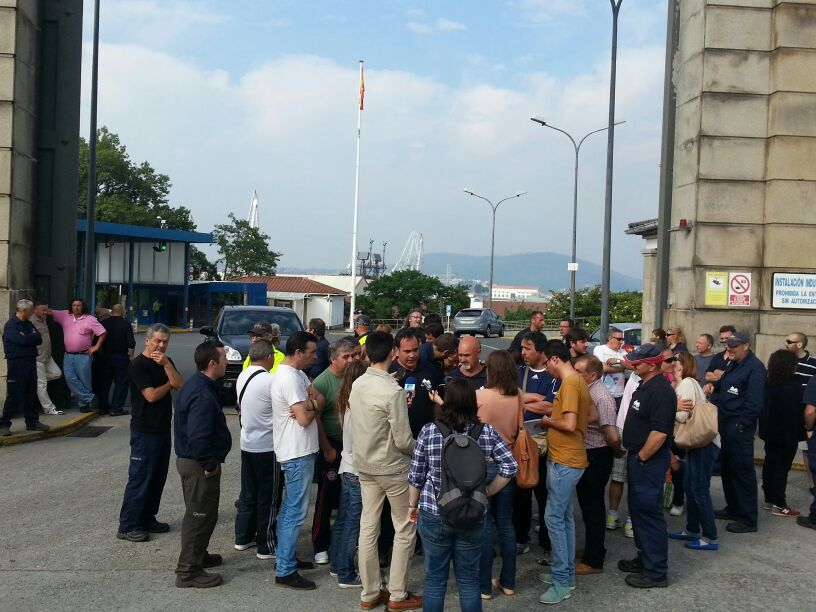 Imaxe dunha concentracin dos traballadores e traballadoras de ALCOMAR na porta de Navantia-Ferrol.