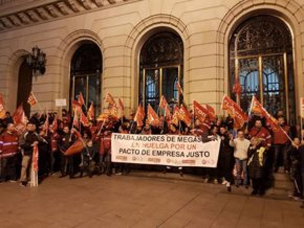 Los trabajadores y trabajadoras sacaron el conflicto a la calle