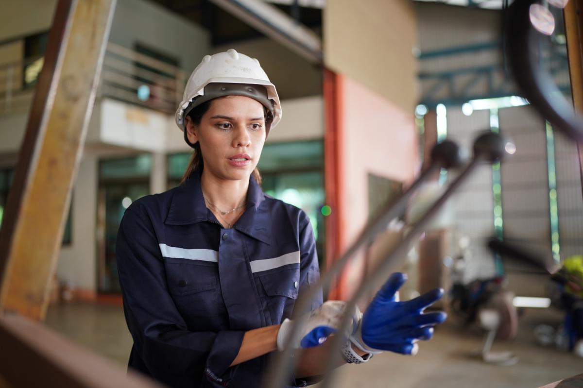 Son mujeres el 29,3% de quienes trabajan en la industria